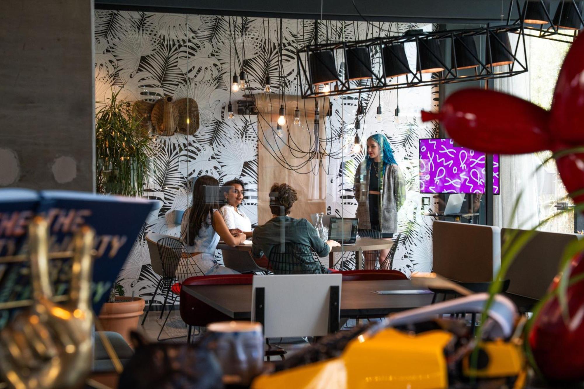 Moxy Utrecht Hotel Екстериор снимка
