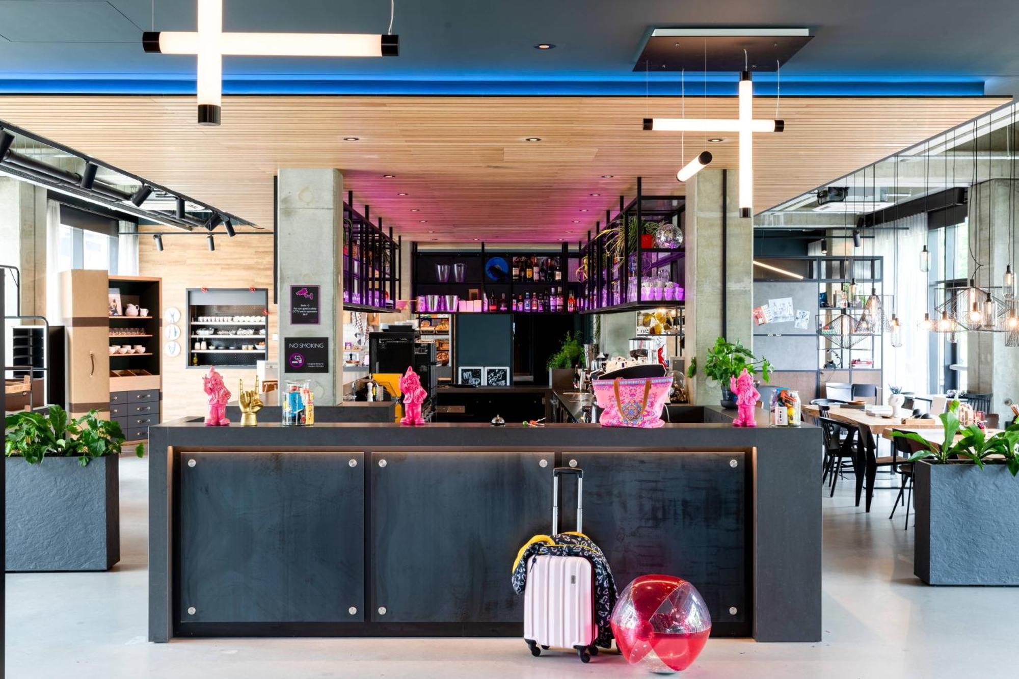 Moxy Utrecht Hotel Екстериор снимка